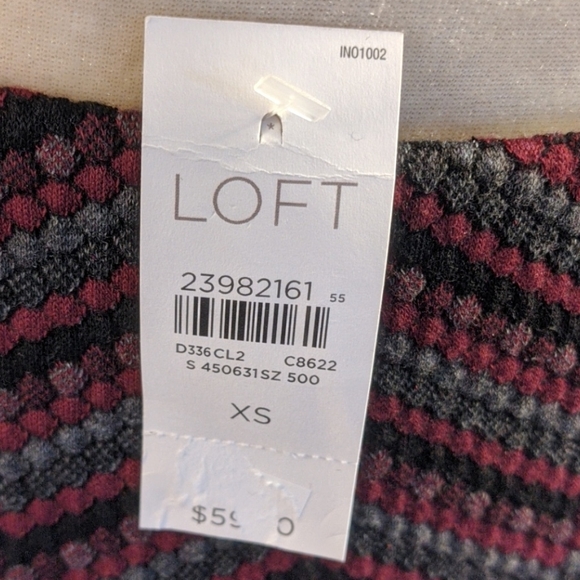 3/$33 - NWT Gray Burgundy Black Pattern Ann Taylor Skirt - Picture 5 of 6